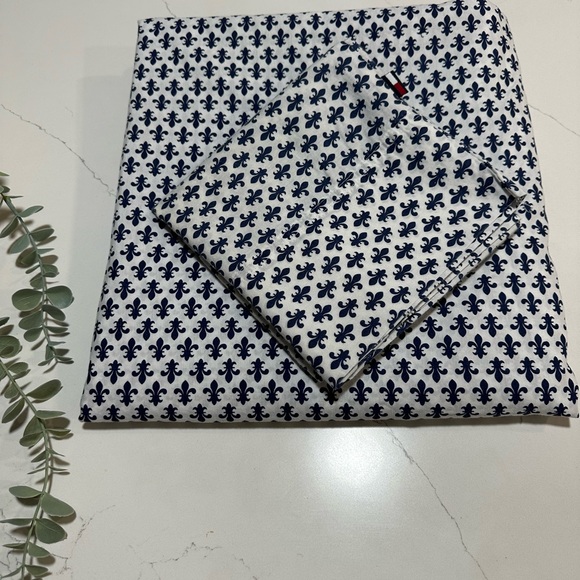 Tommy Hilfiger Pillow Case Flat Sheet For Queen Fleur De Lis Design White Blue